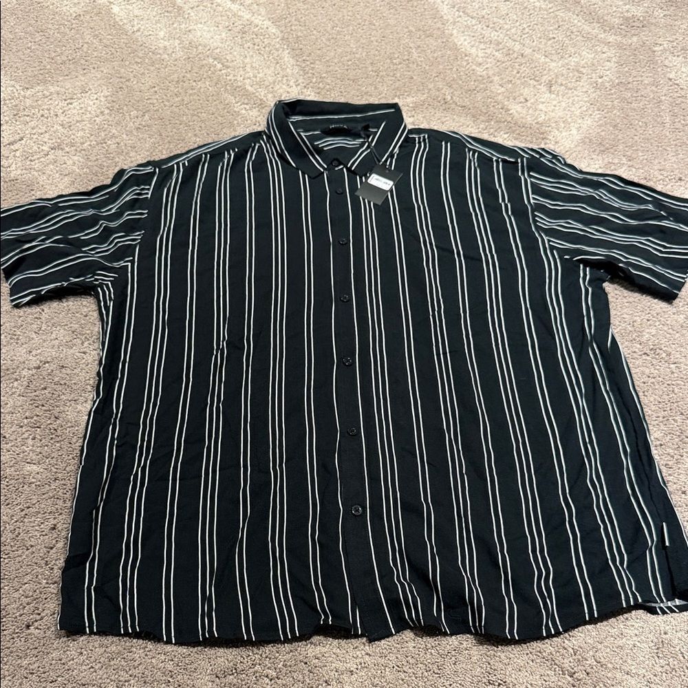 NOVA from buckle- brand new size XXL